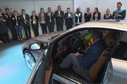 Từ Mercedes qua BMW, được đối xử như VIP
