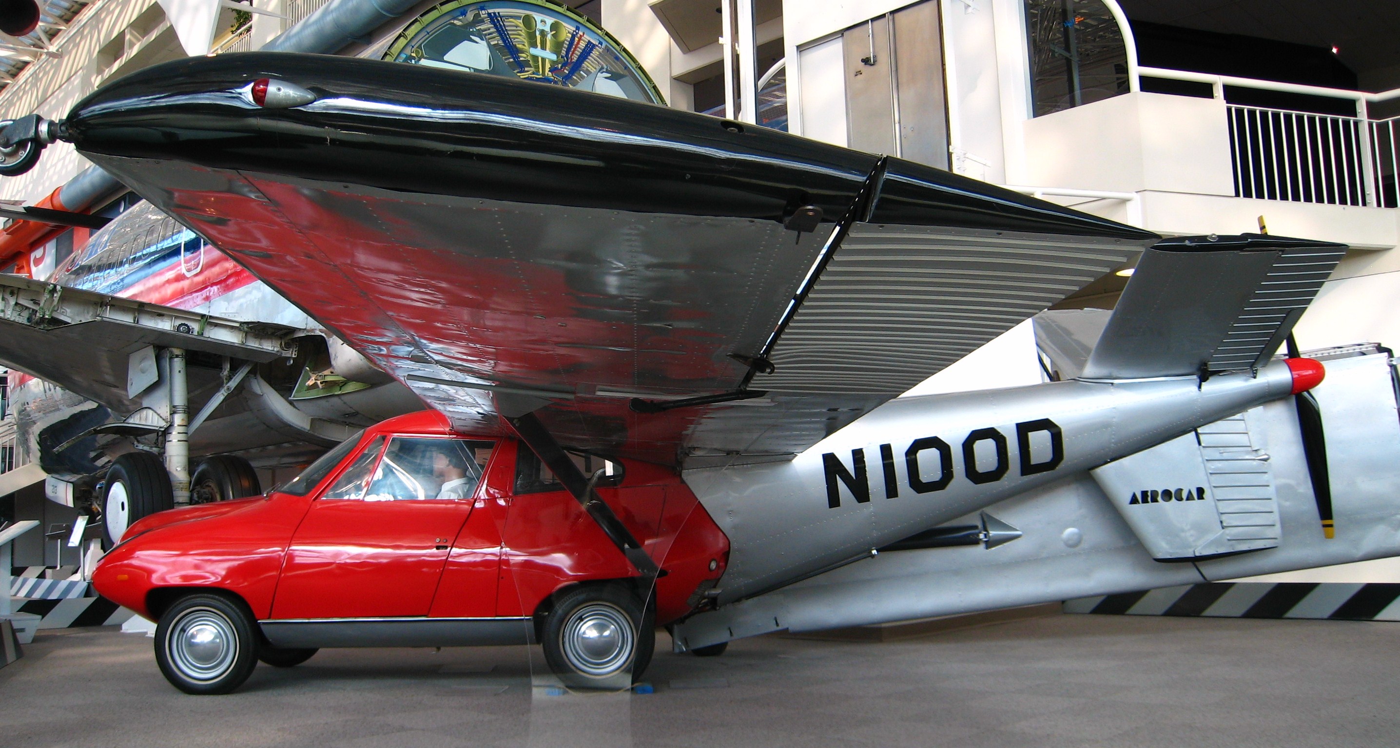 Aerocar - Lấy cảm hứng từ Airphibian của Robert Fulton, chiếc xe bay do Moulton 