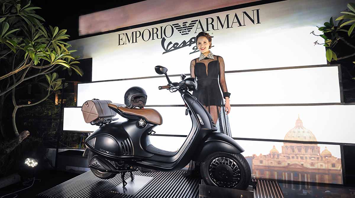 Vespa 946 Emporio Armani ra mắt giá 405 triệu đồng