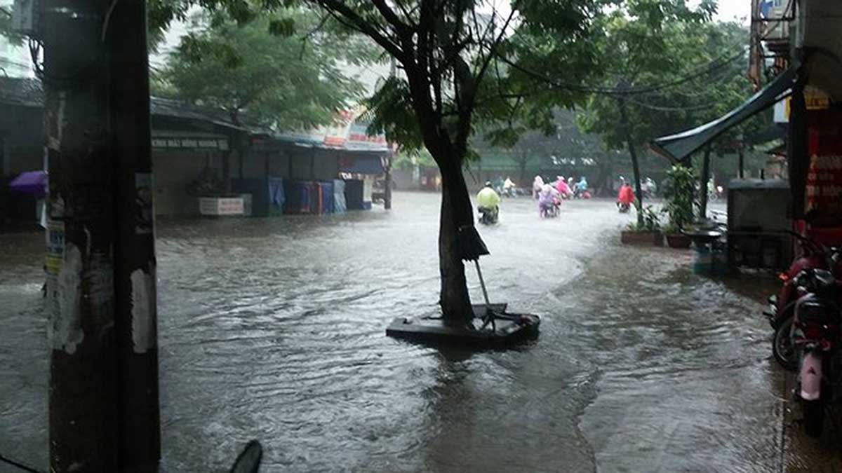 các đường phố ngập lụt tại hà nội ngày 22/9/2015