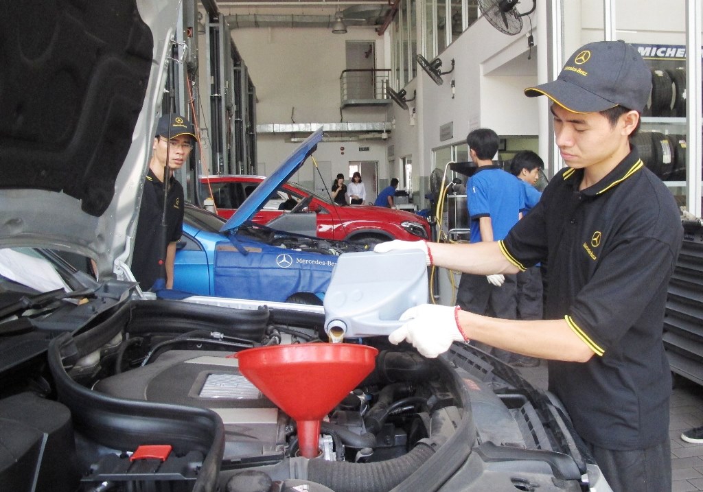 2.000 lượt thay dầu động cơ miễn phí cho chủ sở hữu Mercedes tại Việt Nam