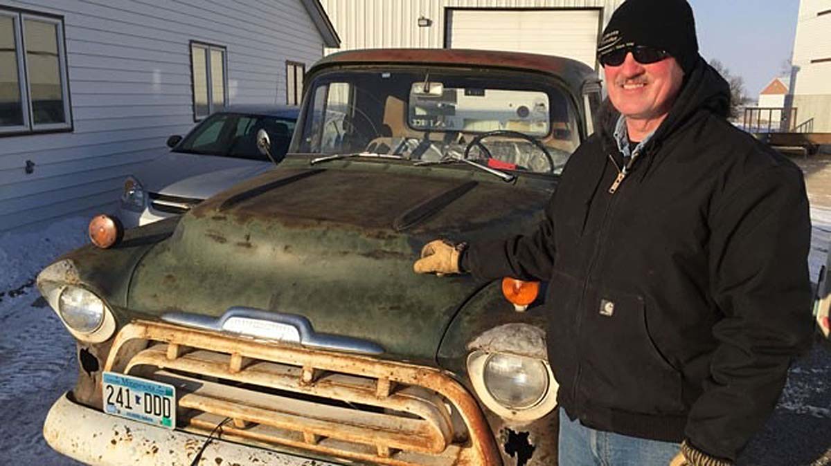 Bob Sportel, một người đàn ông sống tại thành phố Prinsburg, bang Minnesota, Mỹ, đã khiến báo giới ngạc nhiên khi sử dụng một chiếc xe bán tải mang nhãn hiệu Chevrolet trong suốt 38 năm