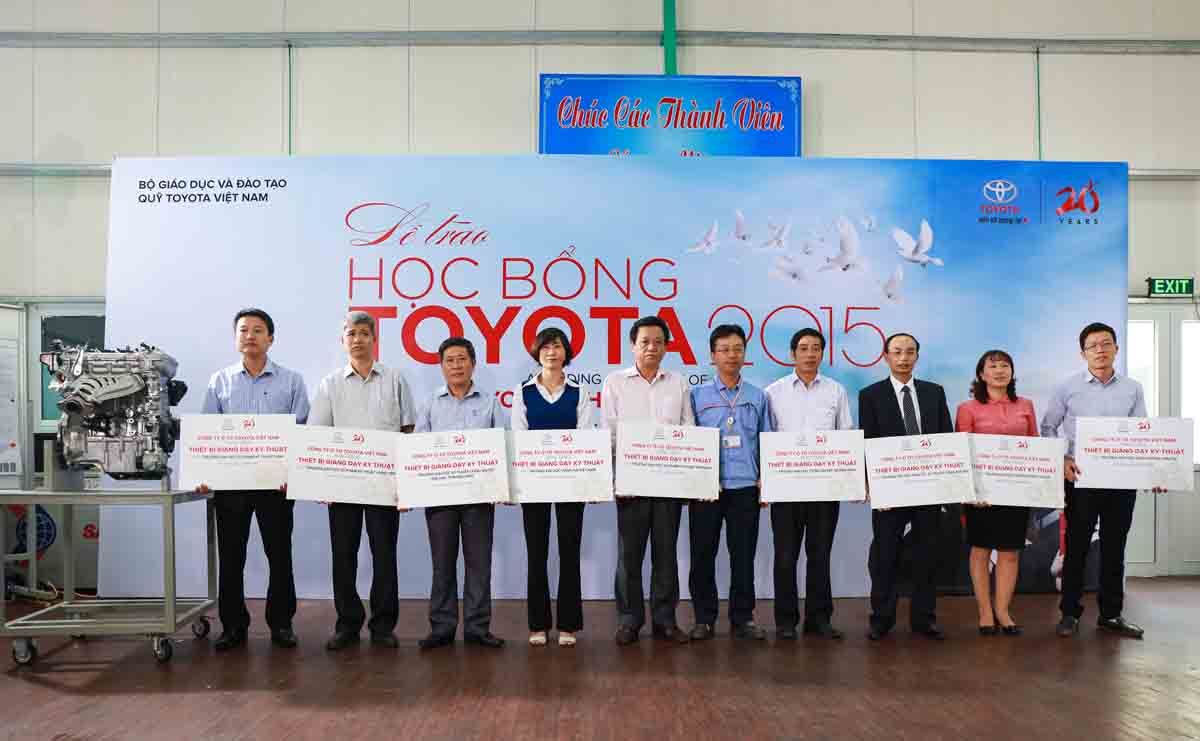 Toyota Việt Nam trao học bổng