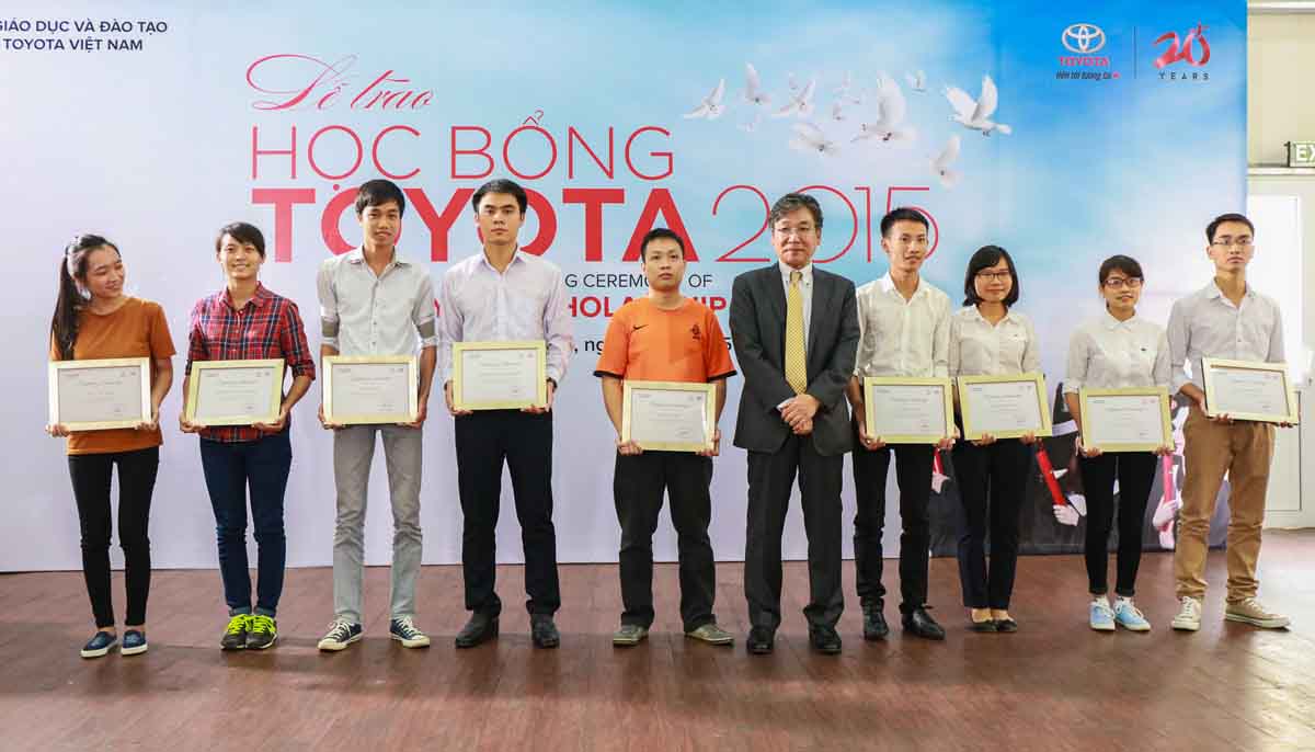 Toyota Việt Nam trao học bổng