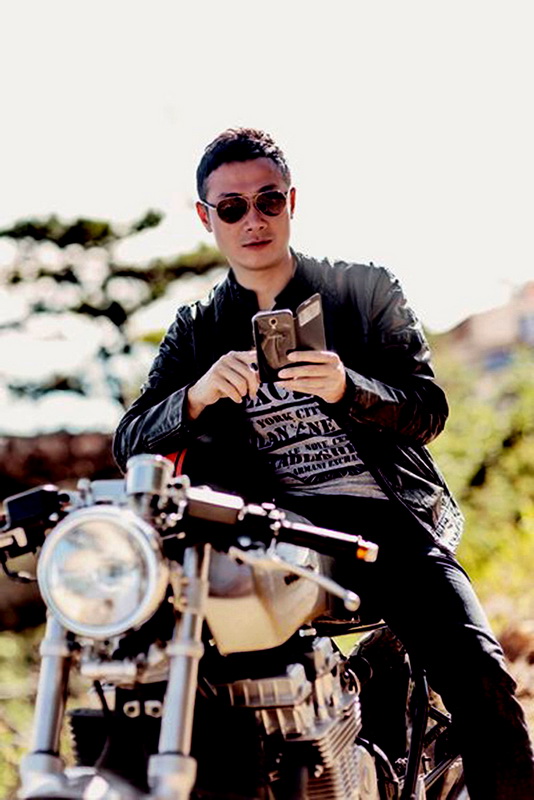 MC Anh Tuấn chơi xe mô tô pkl