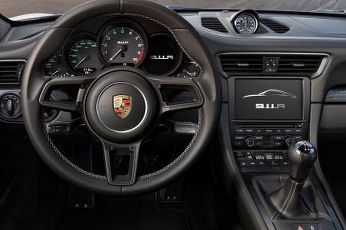khoang lái Porsche 911 R 2017