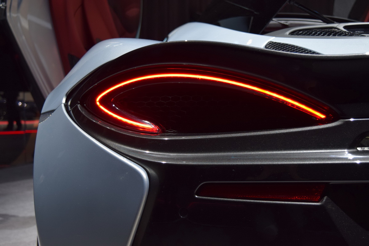 đèn sau McLaren 570GT tại Geneva Motor Show 2016