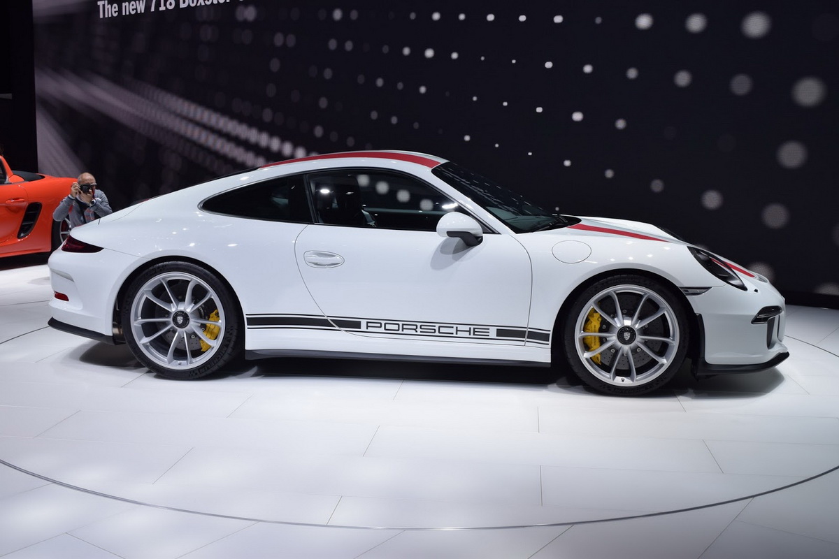 thân xe Porsche 911 R 2017 tại geneva motor show 2016