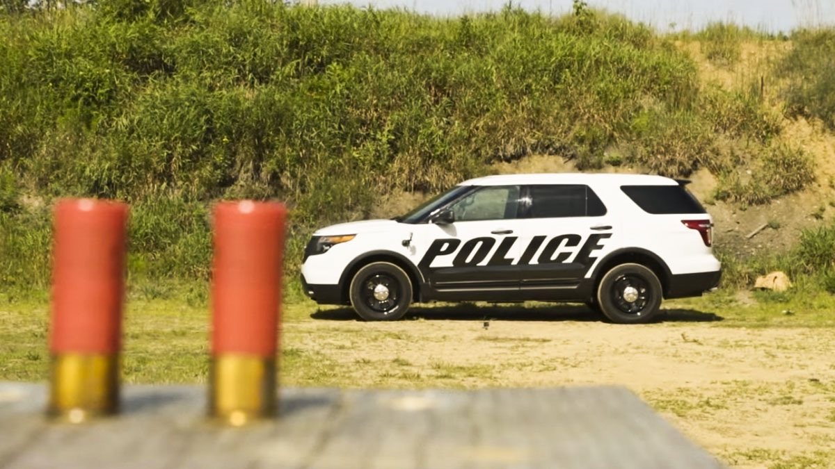 xem video xe Ford của cảnh sát Mỹ thử chống đạn