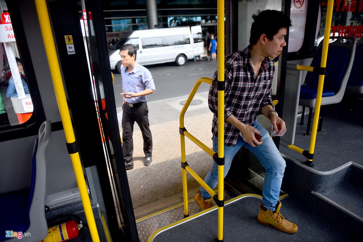 xe buýt 5 sao trên đường phố Sài Gòn mang đến cảm giác khang trang