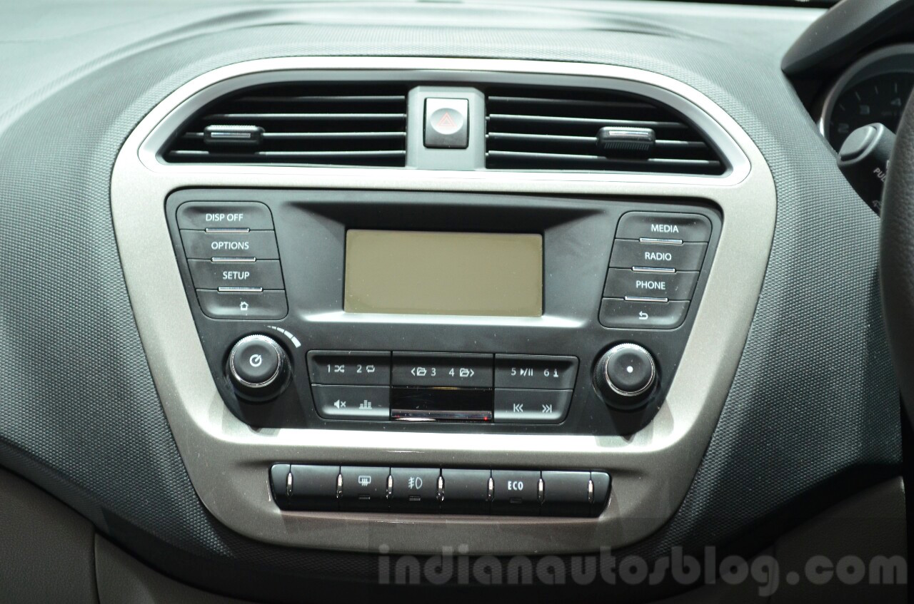 bảng điều khiển xe giá rẻ Tata Tiago của Ấn Độ