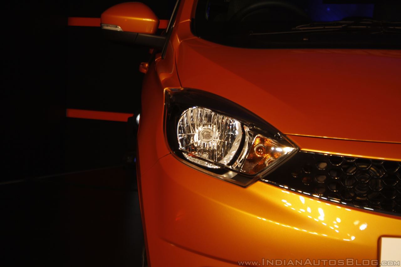 đèn pha xe giá rẻ Tata Tiago của Ấn Độ