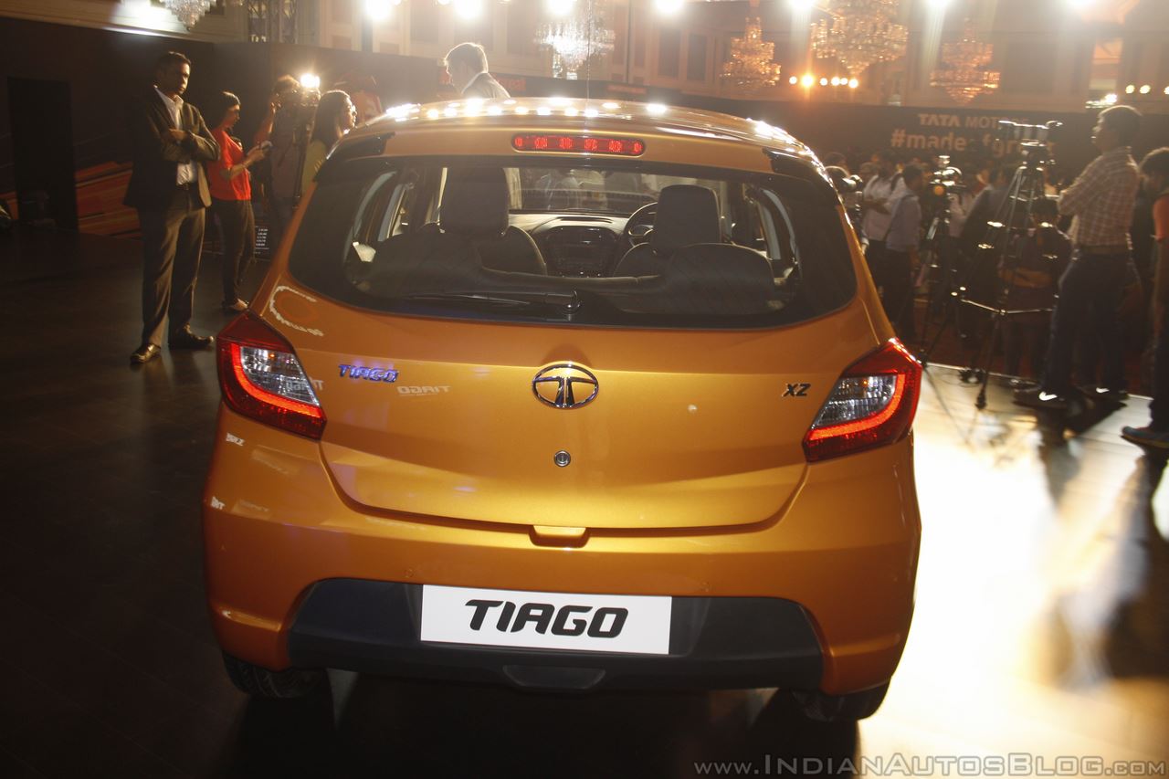 đuôi xe xe giá rẻ Tata Tiago của Ấn Độ