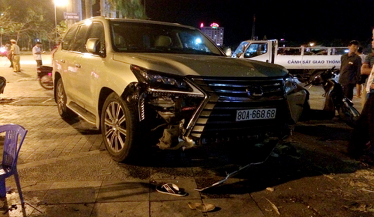 chiếc Lexus LX570 trong vụ tai nạn liên hoàn mới đây tại Thanh Hóa