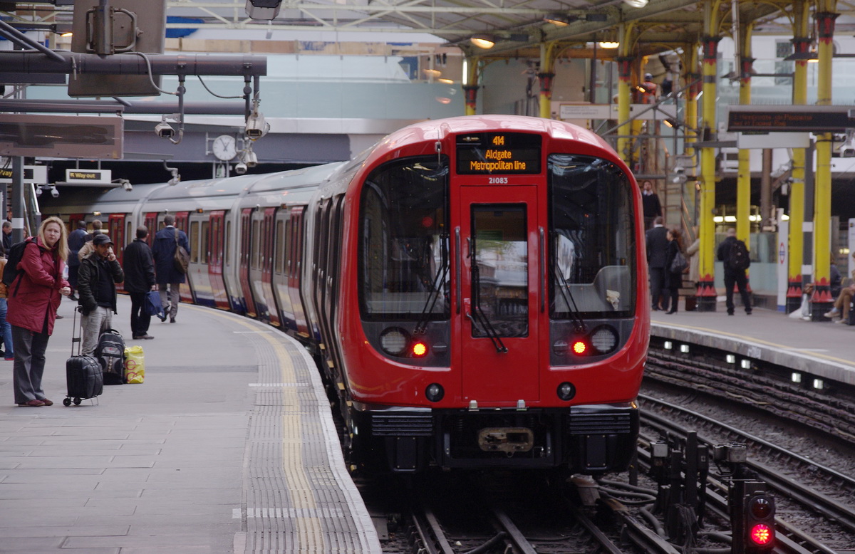 10 bí mật thú vị về tàu điện ngầm ở London