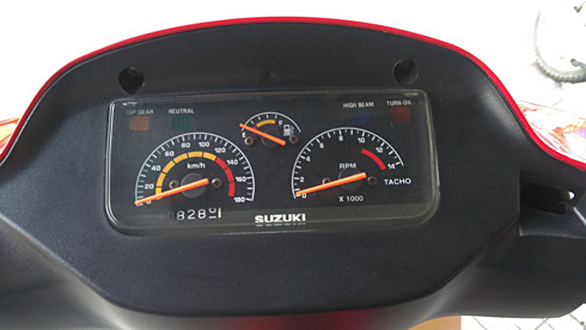 Một chiếc Suzuki RGV 120 đời 1999 có giá bán 120 triệu đồng tại TP HCM.