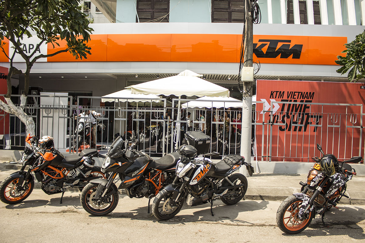 khai trương showroom chính hãng đầu tiên của KTM VIETNAM tại Hà Nội