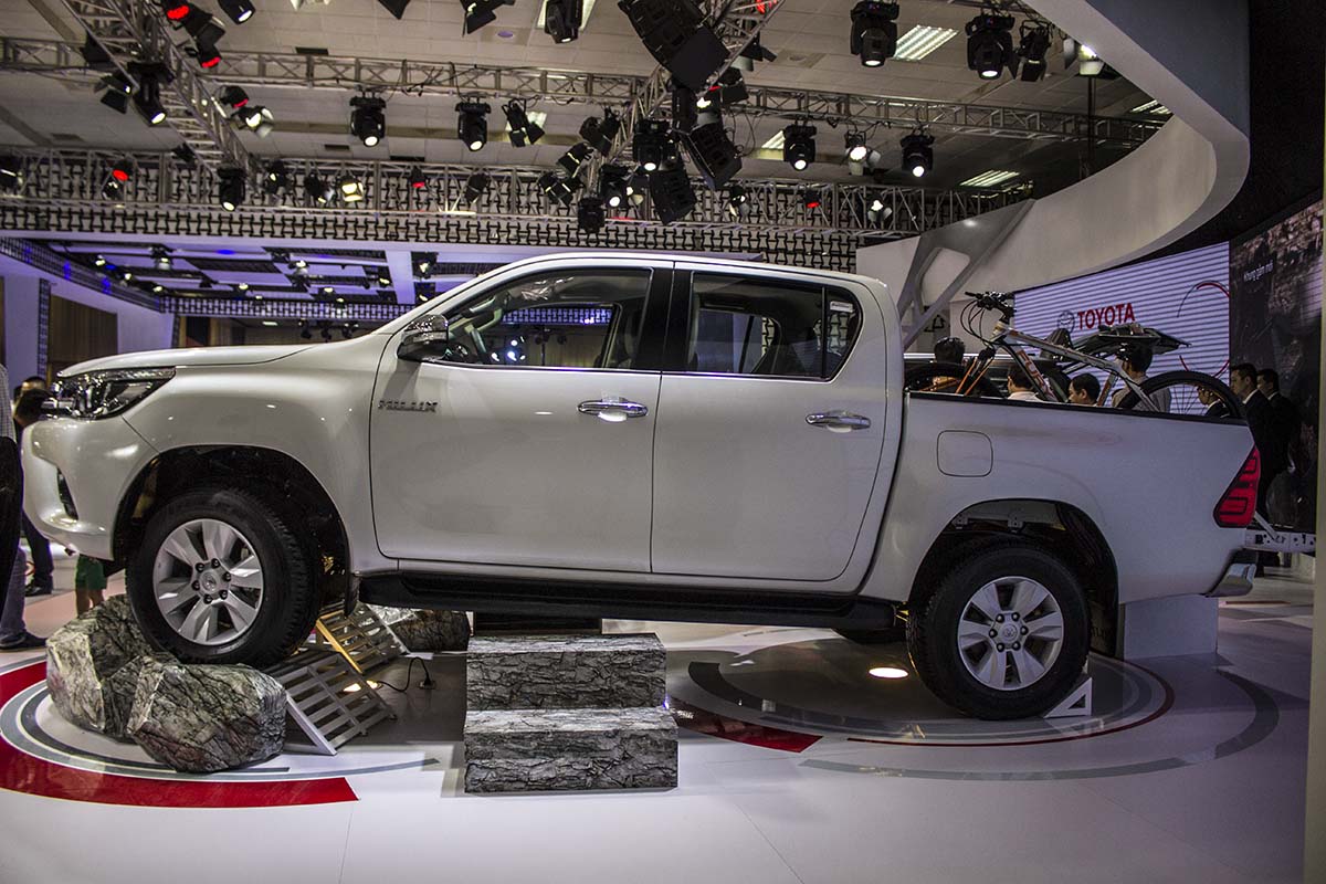 Toyota Việt Nam chốt giá Hilux 2016 với mức từ 697 triệu đồng