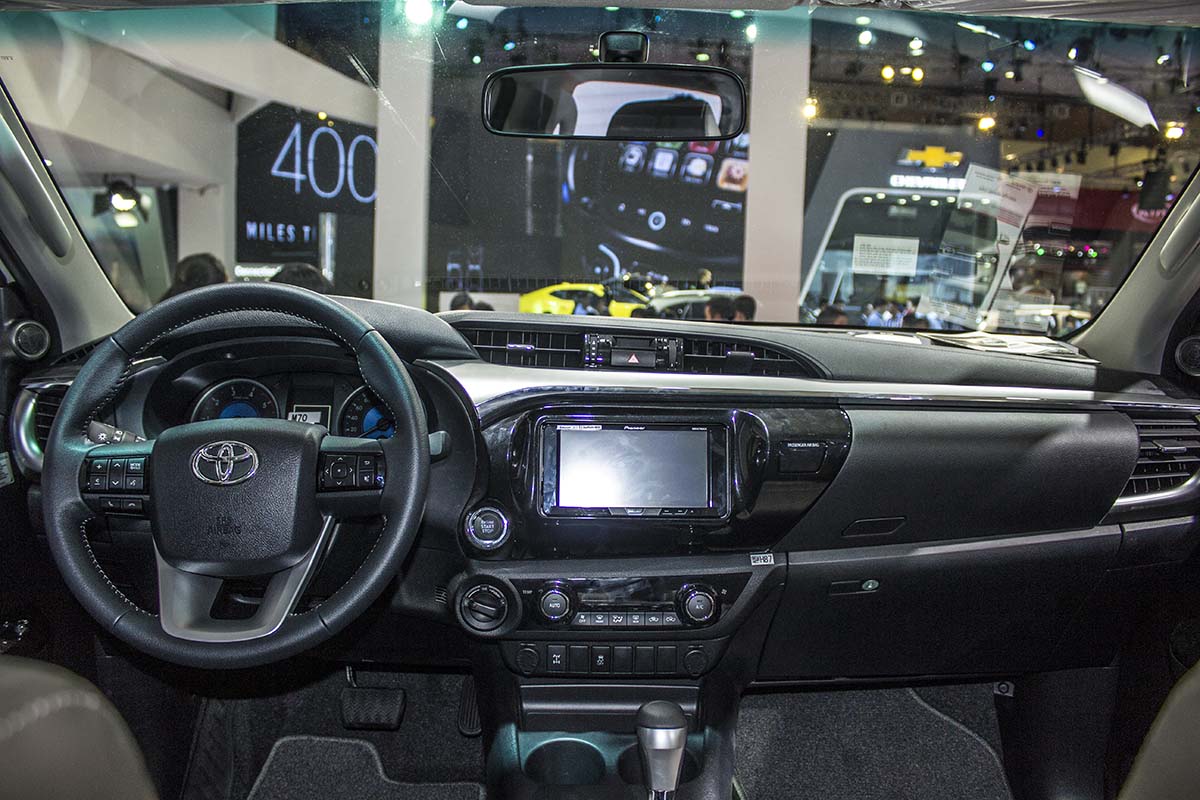 Toyota Việt Nam chốt giá Hilux 2016 với mức từ 697 triệu đồng