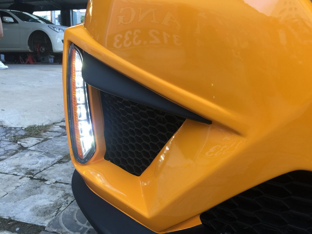 Cận cảnh bản Mazda3 độ tại Đà Nẵng với lớp áo ngoài màu cam rực rỡ