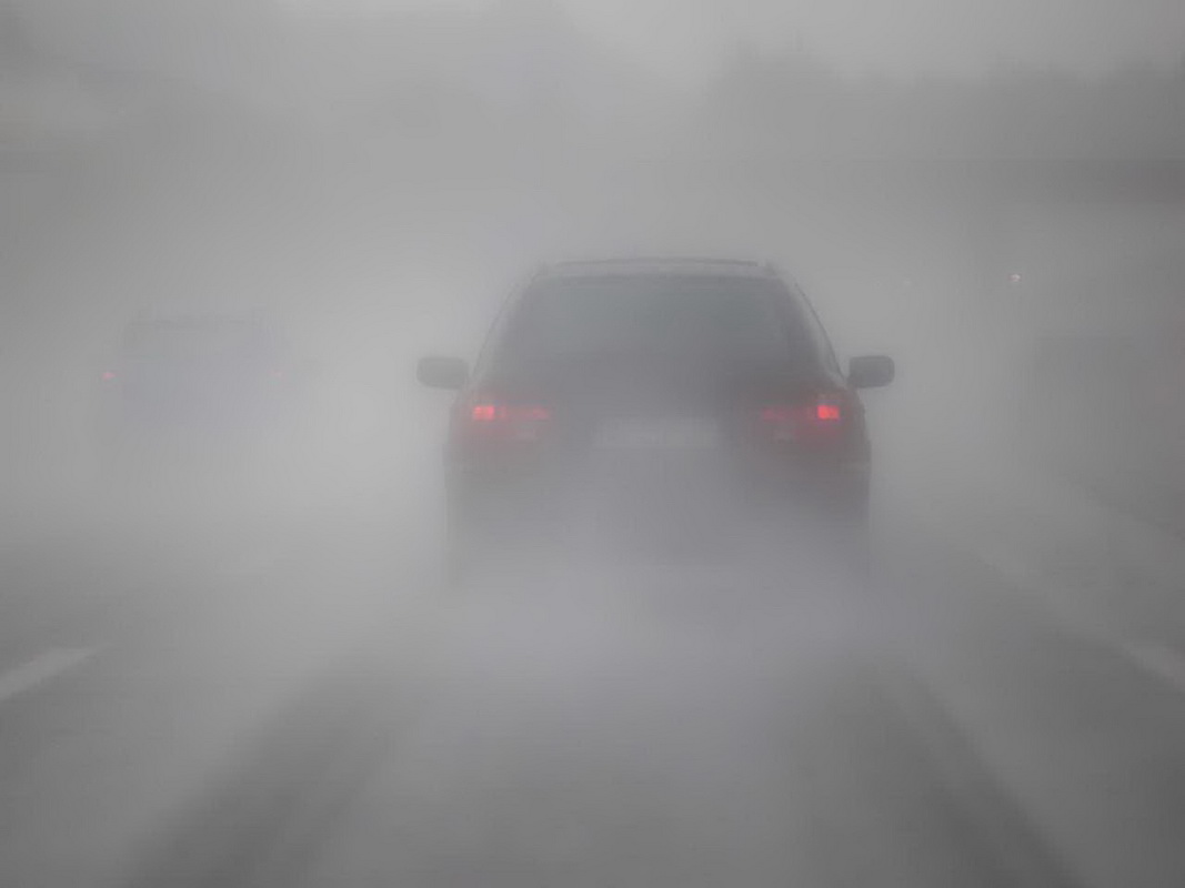 Lưu ý khi lái xe trong sương mù