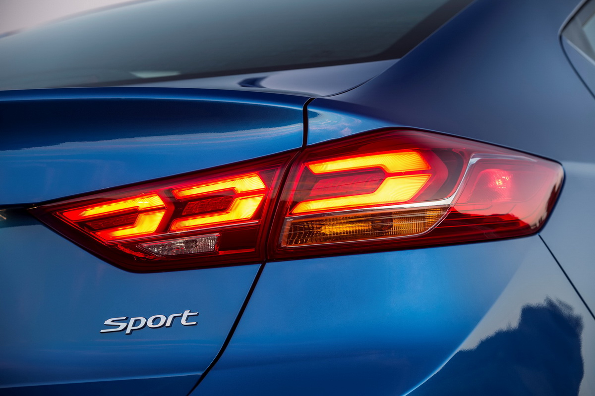 Hyundai công bố giá bán mẫu Elantra Sport 2017