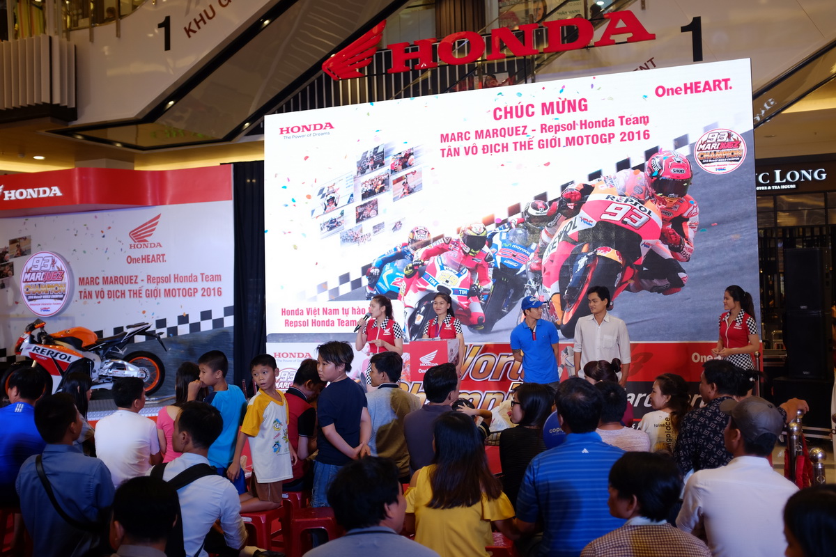 Honda Việt Nam tổ chức lễ ăn mừng chức Vô Địch Thế giới MotoGP 2016 của tay đua Marc Marquez 