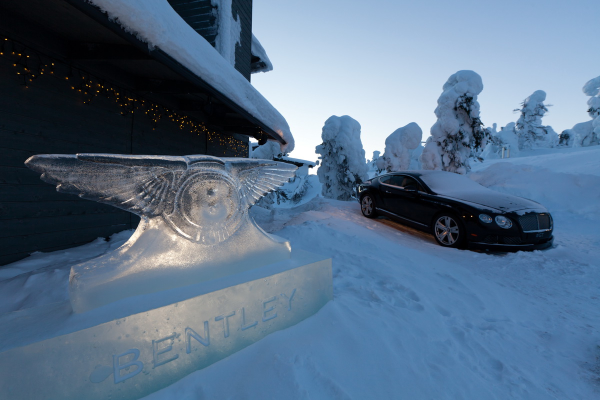 Bentley Hà Nội tài trợ khách hàng trải nghiệm lái xe trên băng tại Phần Lan