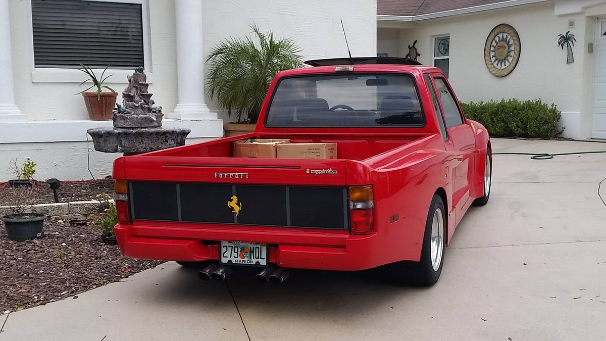 chiếc bán tải mang logo Ferrari