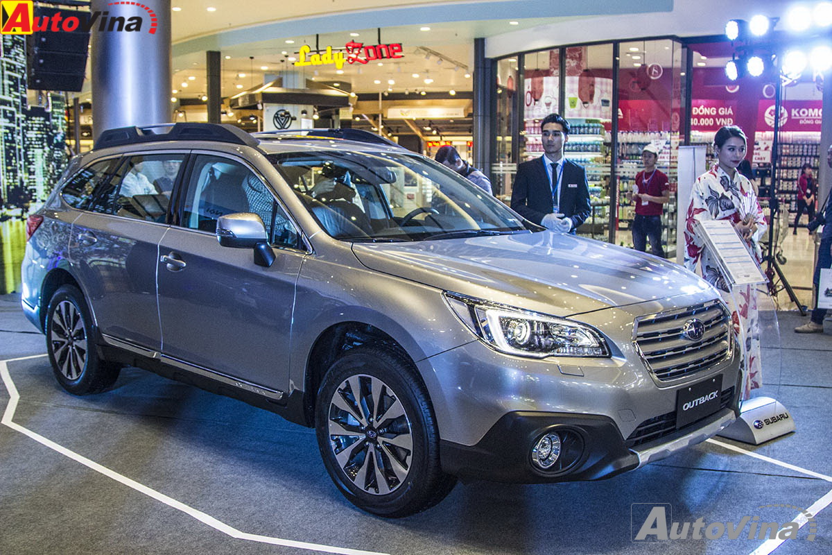 Subaru ra mắt Forester và Outback 2017 tại Hà Nội