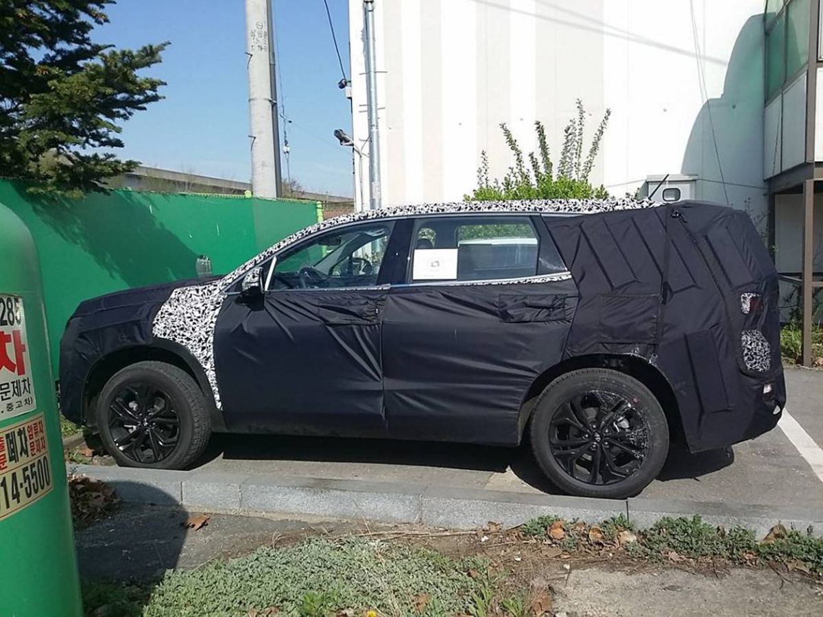 Hyundai Santa Fe 2018 phien ban nguy trang 