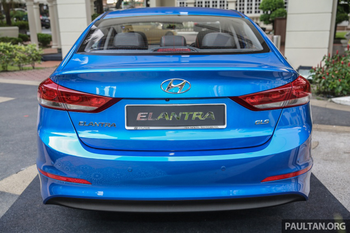 Hyundai Elantra 2.0 Executive phiên bản Malaysia 