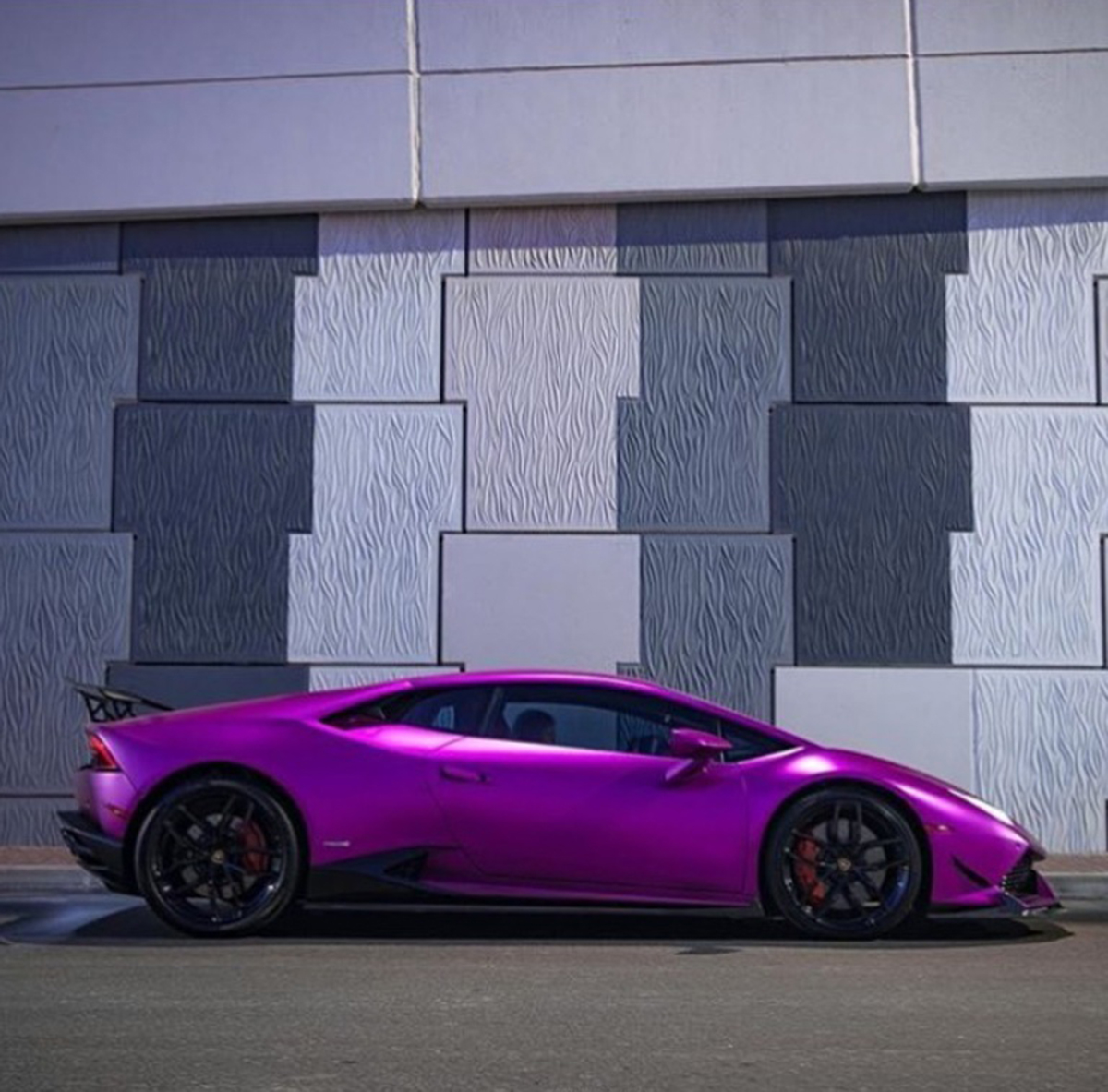 Lamborghini Huracan phiên bản độ màu tím