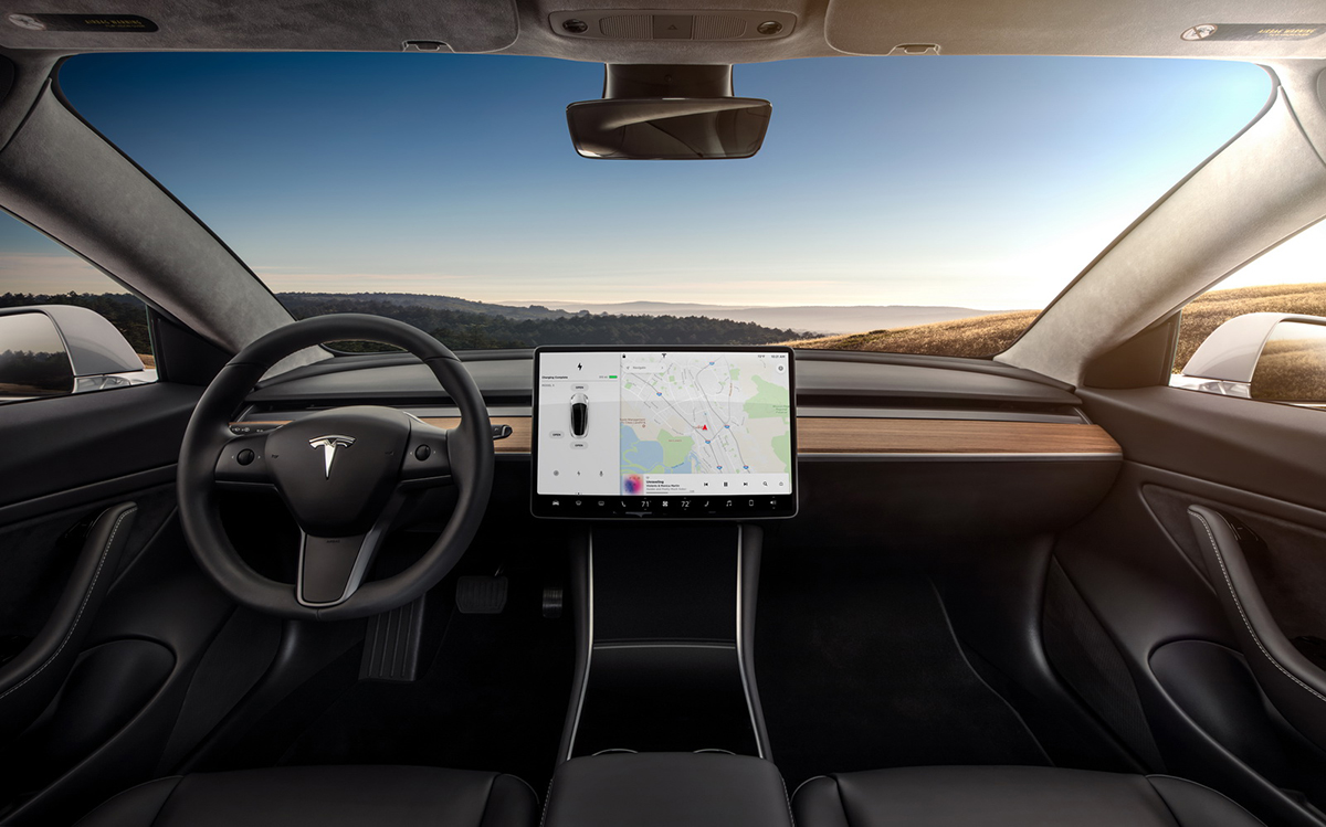 Tesla Model 3 sử dụng smartphone để khởi động xe