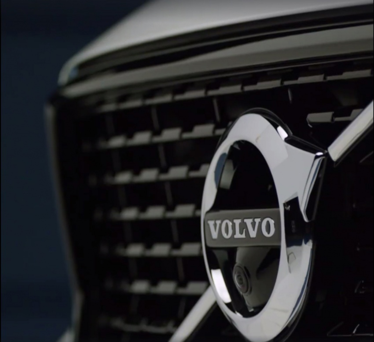 Volvo XC40 lấp ló 