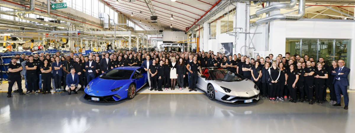 Lamborghini ăn mừng sản xuất 7.000 chiếc Aventador 9.000 chiếc Huracan