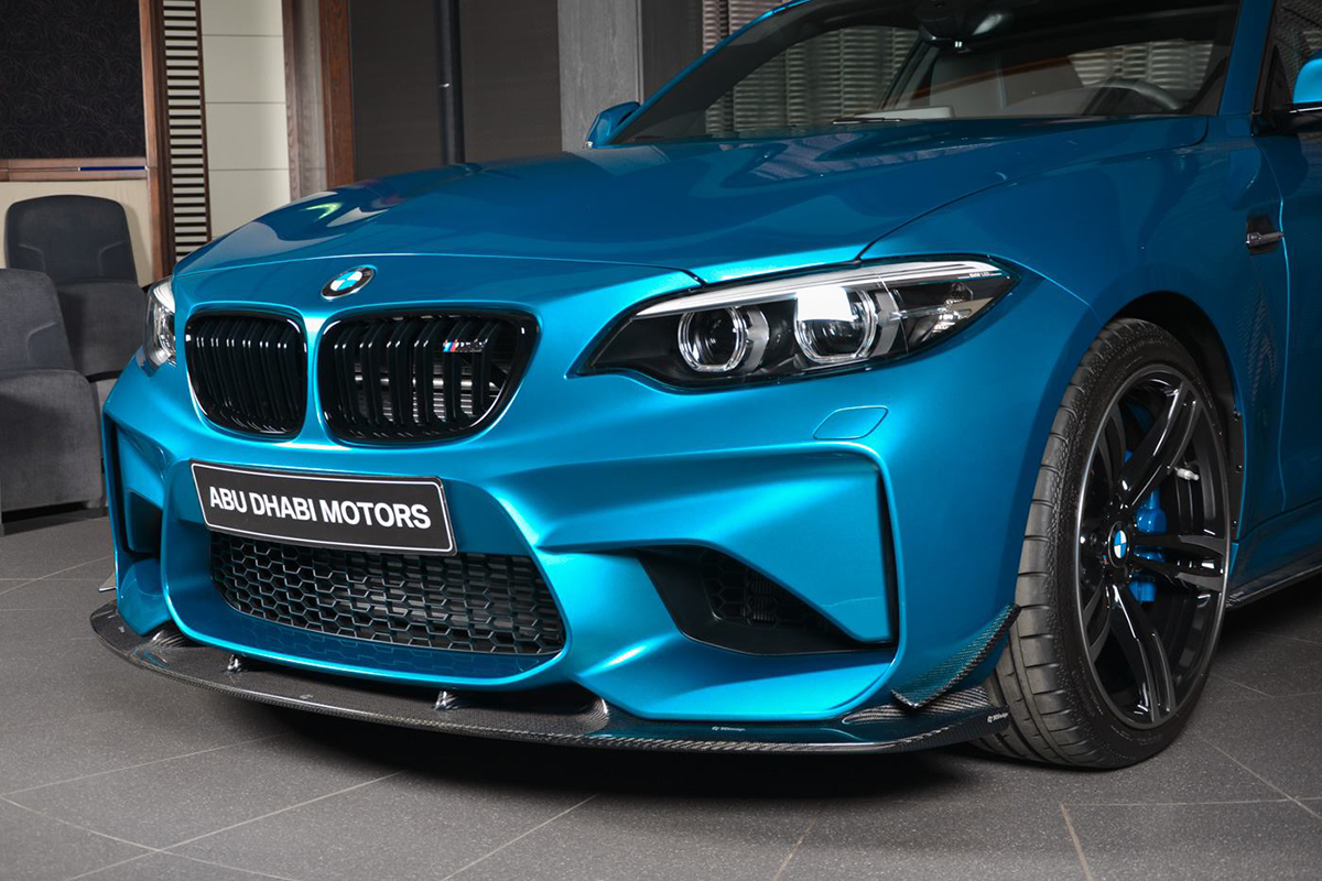 BMW M2 với gói độ aero kit màu xanh 