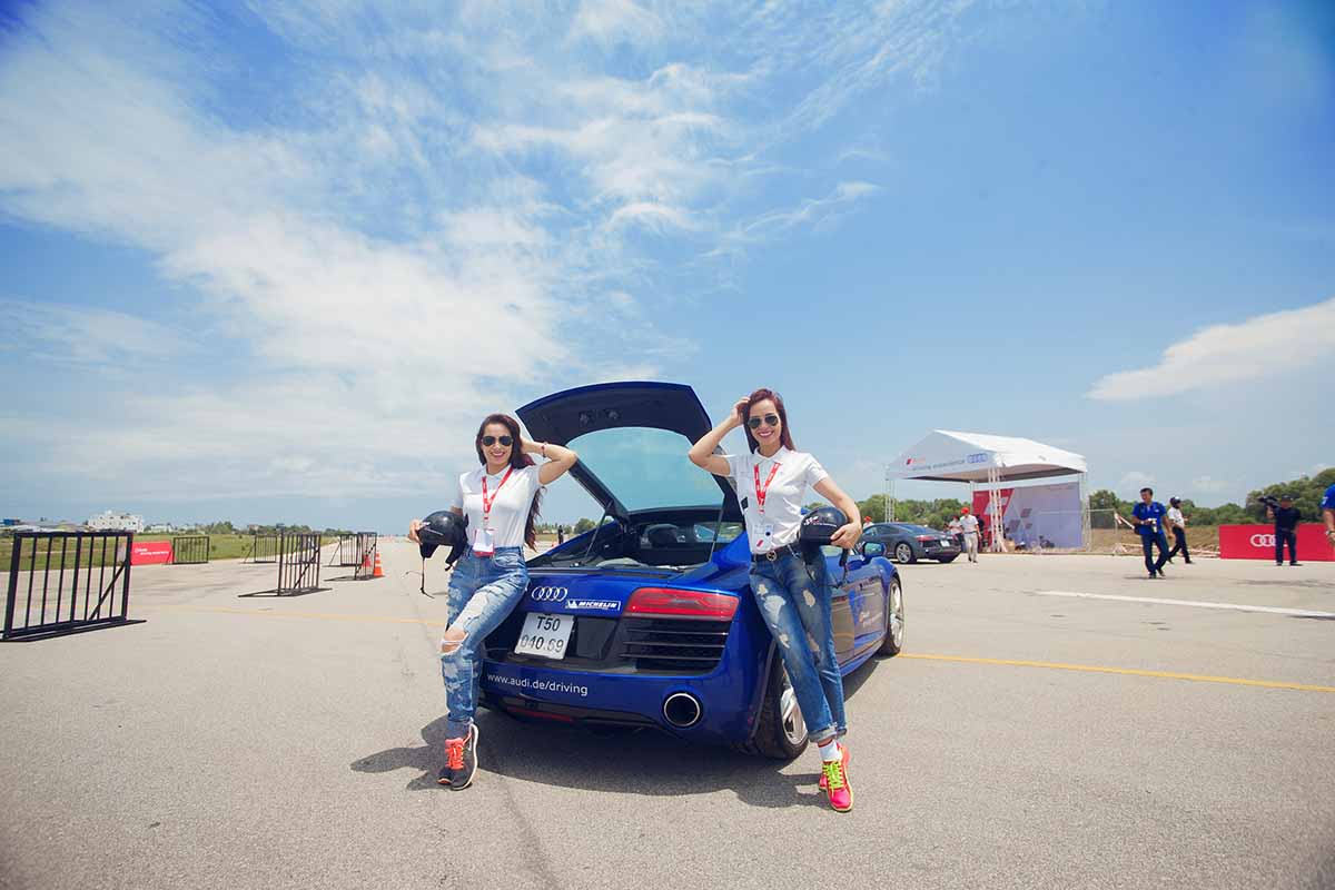 Cặp đôi Thuý Hằng - Thuý Hạnh tại Chương trình Trải nghiệm Audi 2015 tại Phú Quốc