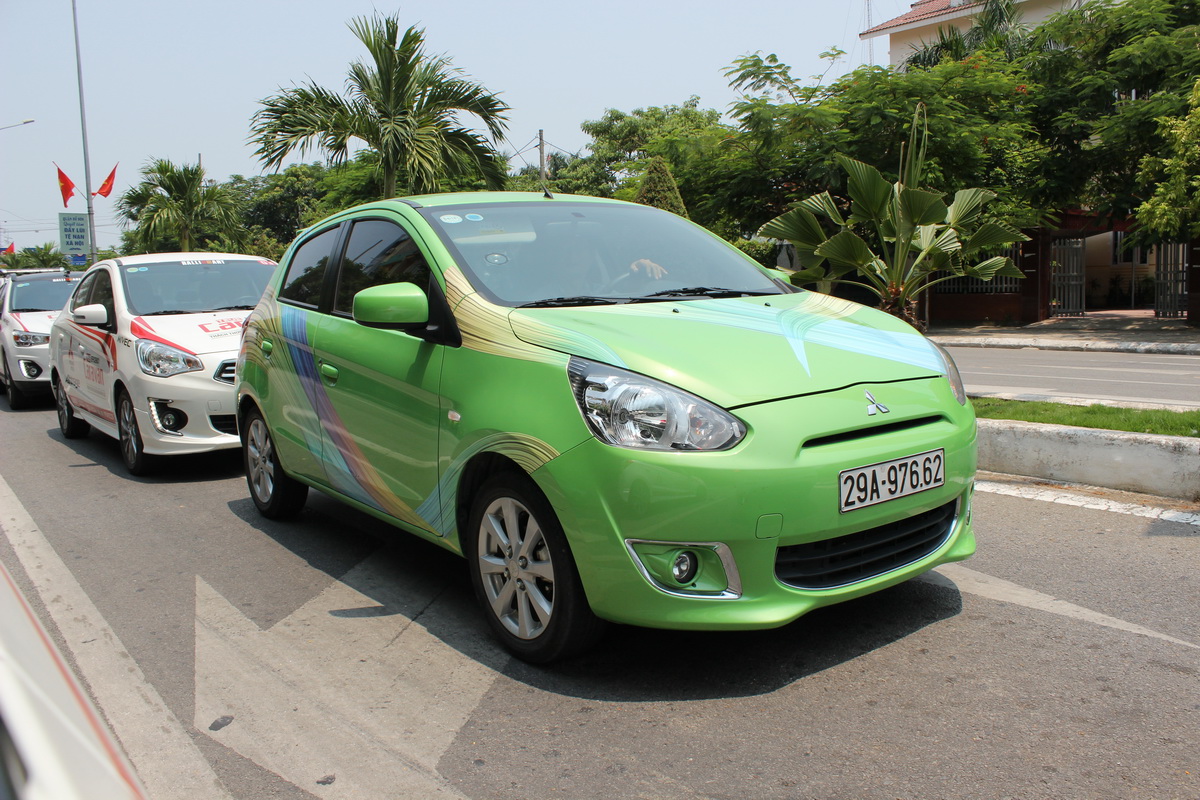 Mitsubishi Caravan Xuyên Việt 2015 tiết kiệm nhiên liệu 