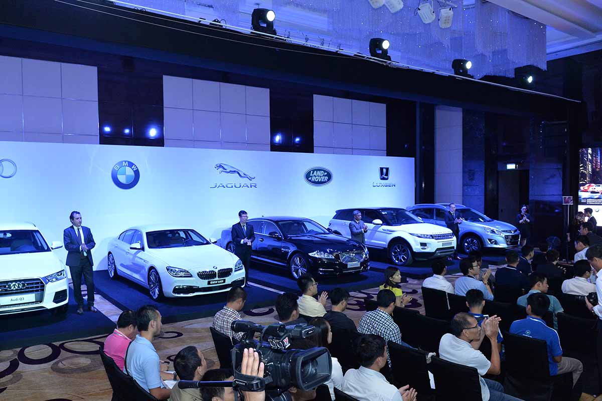 Triển lãm ôtô đầu tiên tại Việt Nam do các thương hiêu xe hơi nhập khẩu tổ chức gồm Audi, BMW, Jaguar, Land Rover, Luxgen (Đài Loan), MINI, Porsche, Renault và BAIC (Trung Quốc).