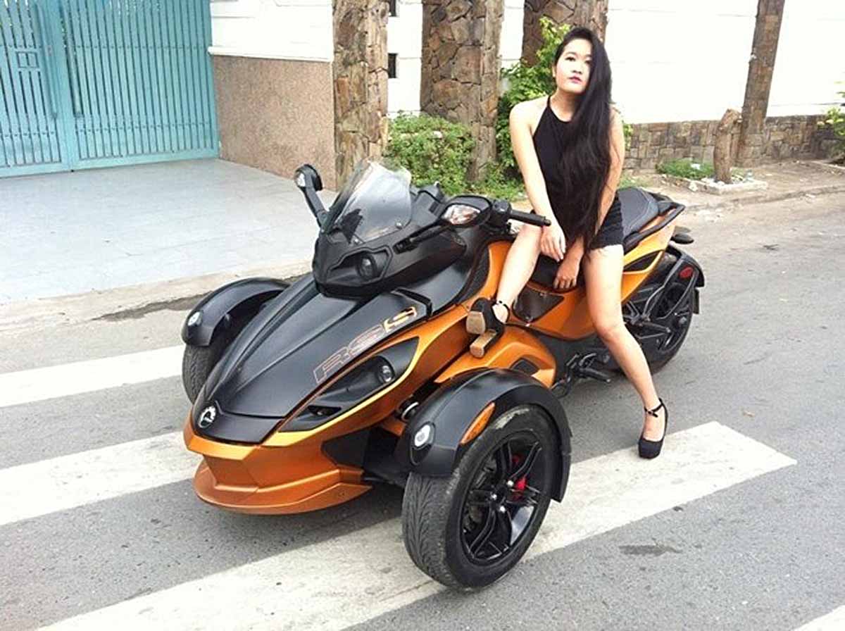 hot-girl-viet-yeu-xe-motor-autovina