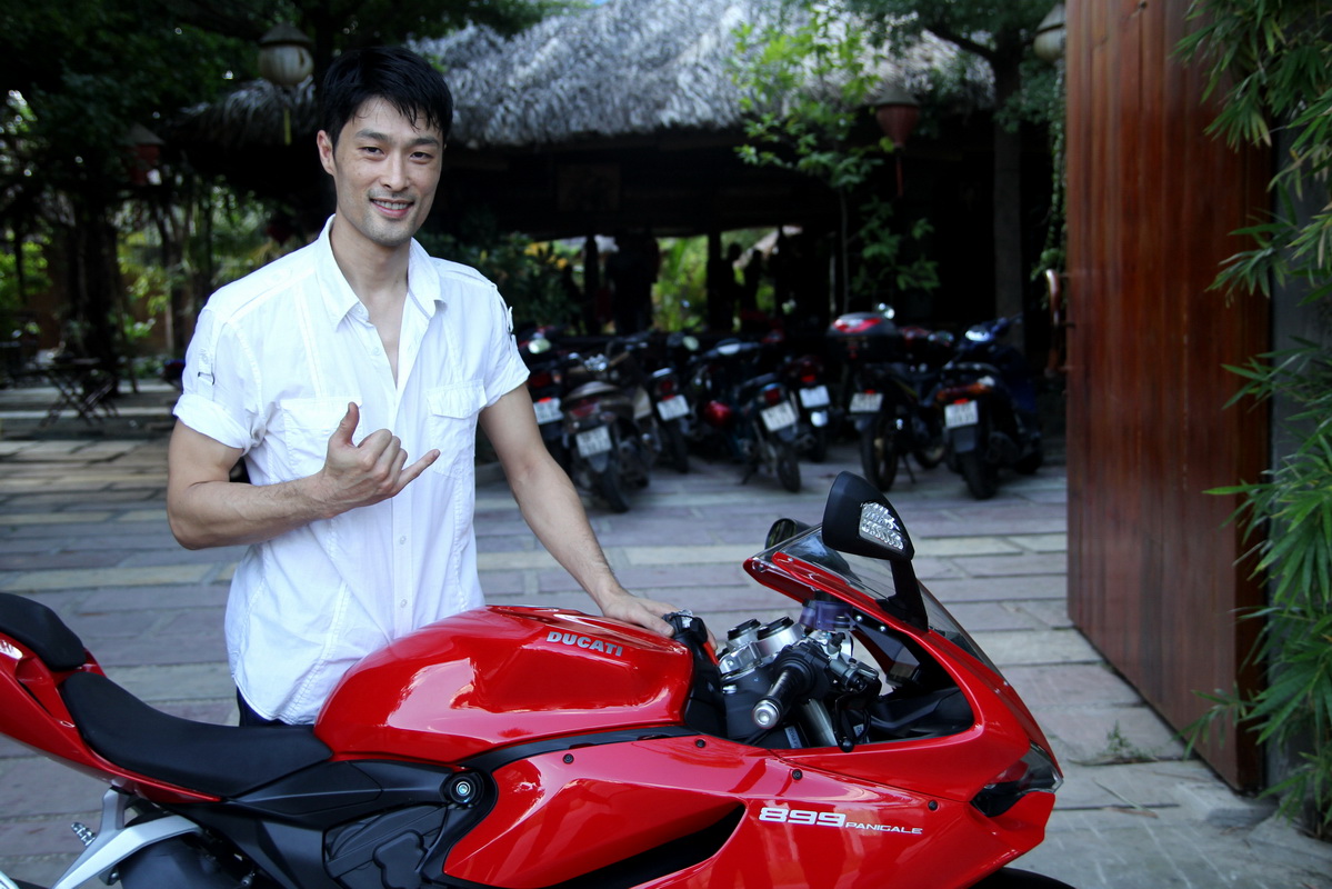 thú chơi xe mô tô phân khối lớn của Johnny Trí Nguyễn