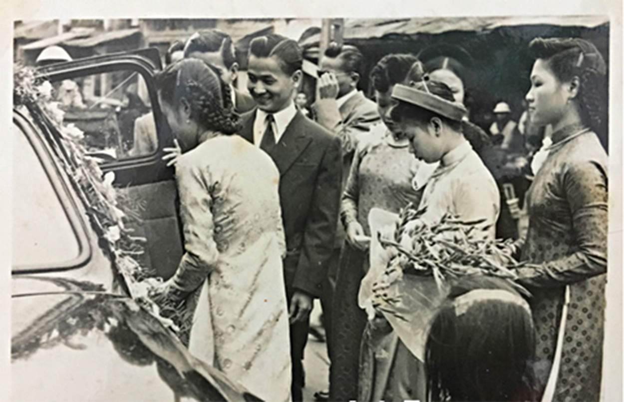 dàn xe sang đón dâu tại hà nội 1952