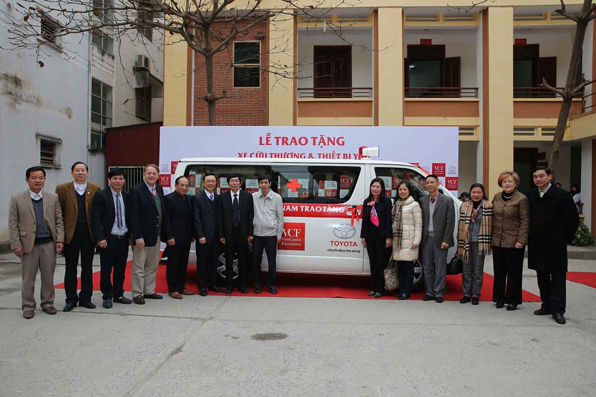 Toyota Việt Nam trao tặng xe cứu thương
