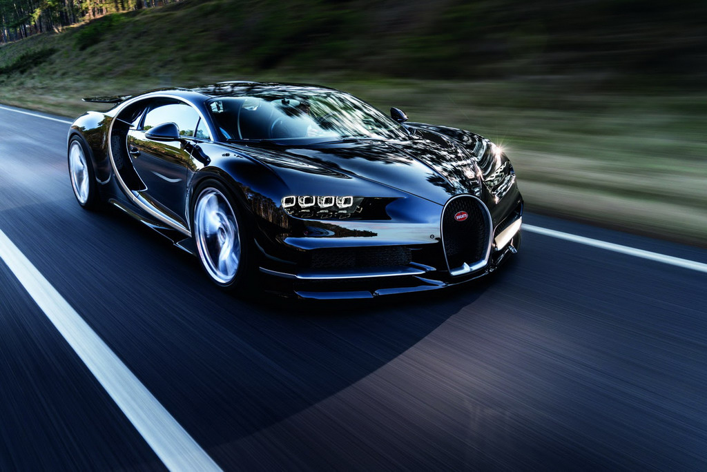 Bugatti Chiron là một trong những siêu xe đình đám nhất trong ngành công nghiệp ô tô. Với vận tốc lên tới 420km/h và động cơ W16 8.0L, mẫu xe này sẽ khiến bạn trở thành tâm điểm của mọi ánh nhìn.