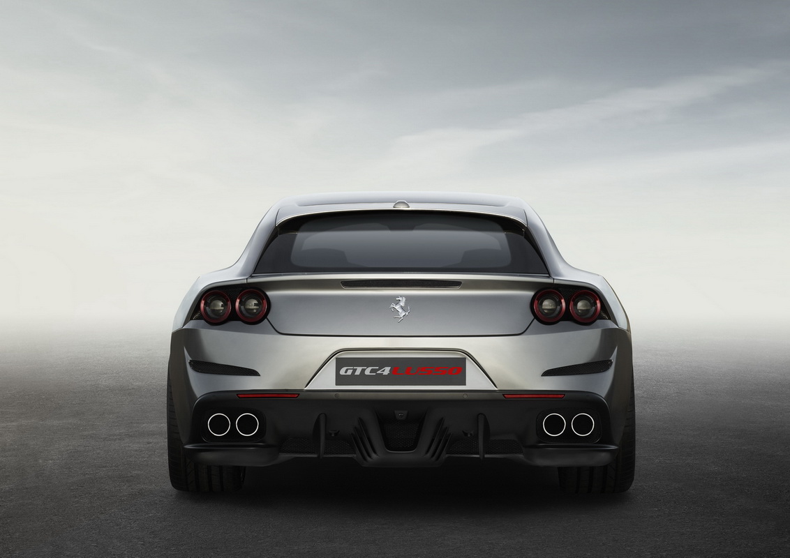 mặt sau siêu xe Ferrari GTC4Lusso