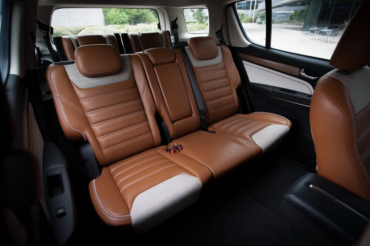 nội thất cho hàng ghế sau Chevrolet Trailblazer Premier