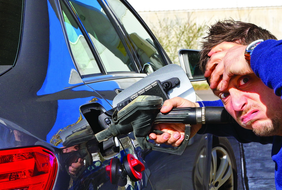 cách khắc phục đổ nhầm nhiên liệu trên xe hơi