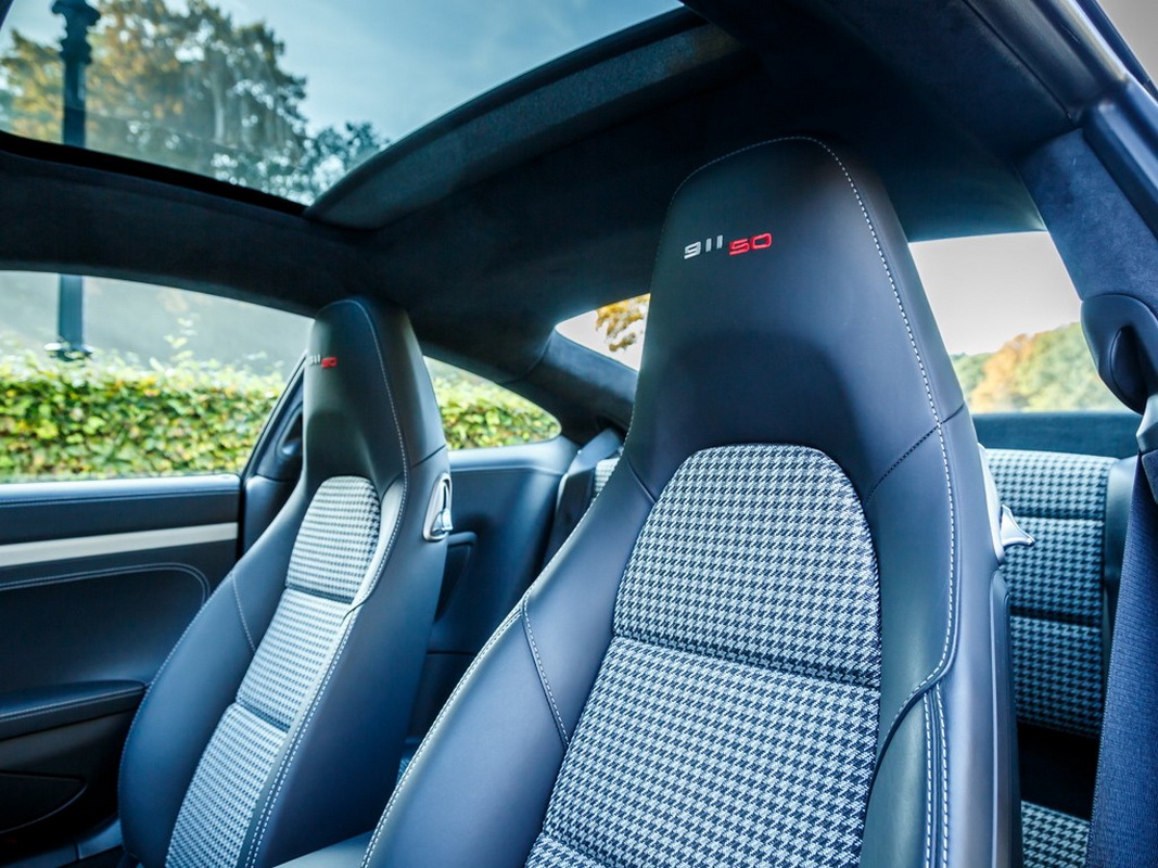 ghế lái Porsche 911 phiên bản kỷ niệm 50 năm