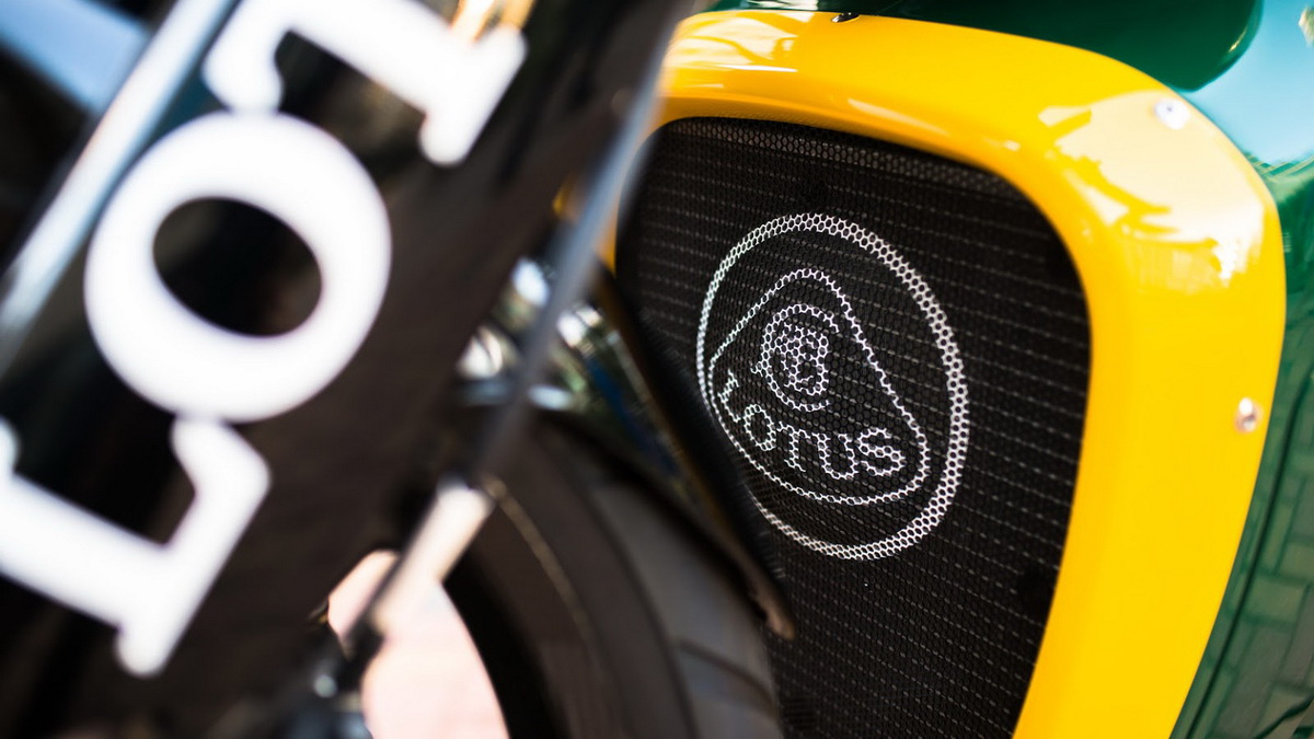 lotus c-01